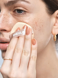 She Glam Lock & Go Long-Wear Cushion Foundation – Golden